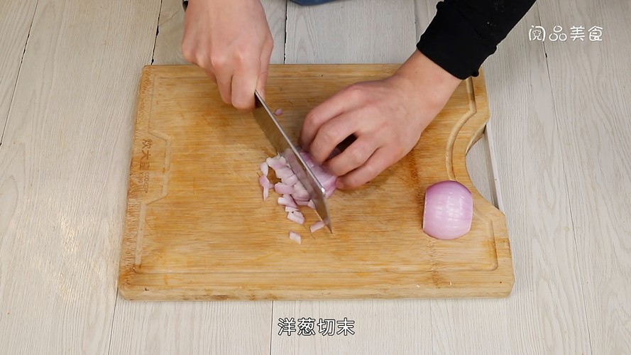 五香肉饼做法步骤：2