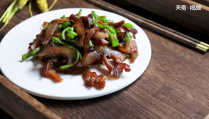 青椒炒猪头肉做法步骤：7