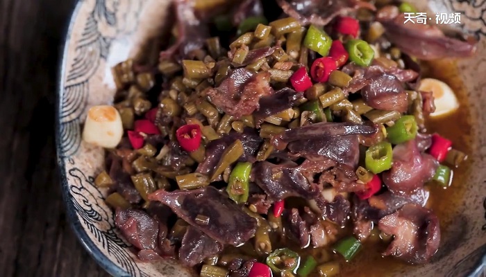 酸豇豆炒鸭胗