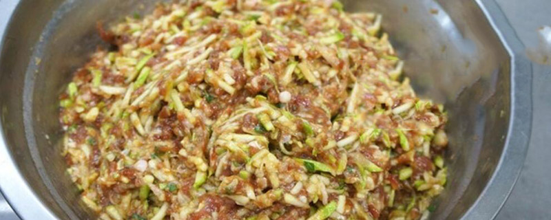 羊肉西葫芦饺子馅的做法