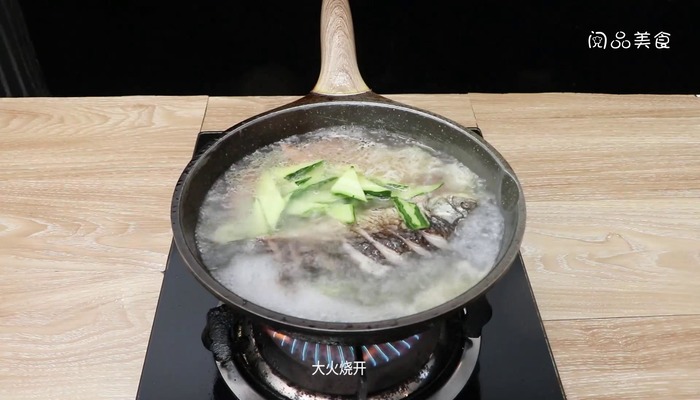 鲫鱼汤做法步骤：8