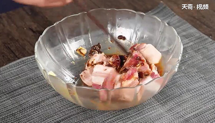 荷香烧肉做法步骤：3