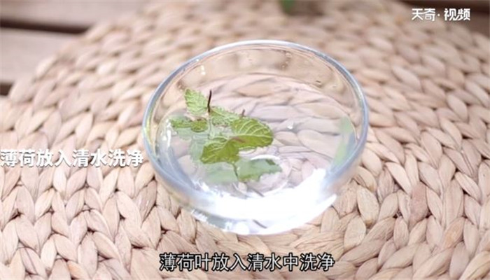 莫吉托鸡尾酒做法步骤：2