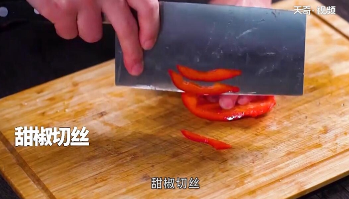 芹菜炒千张做法步骤：4