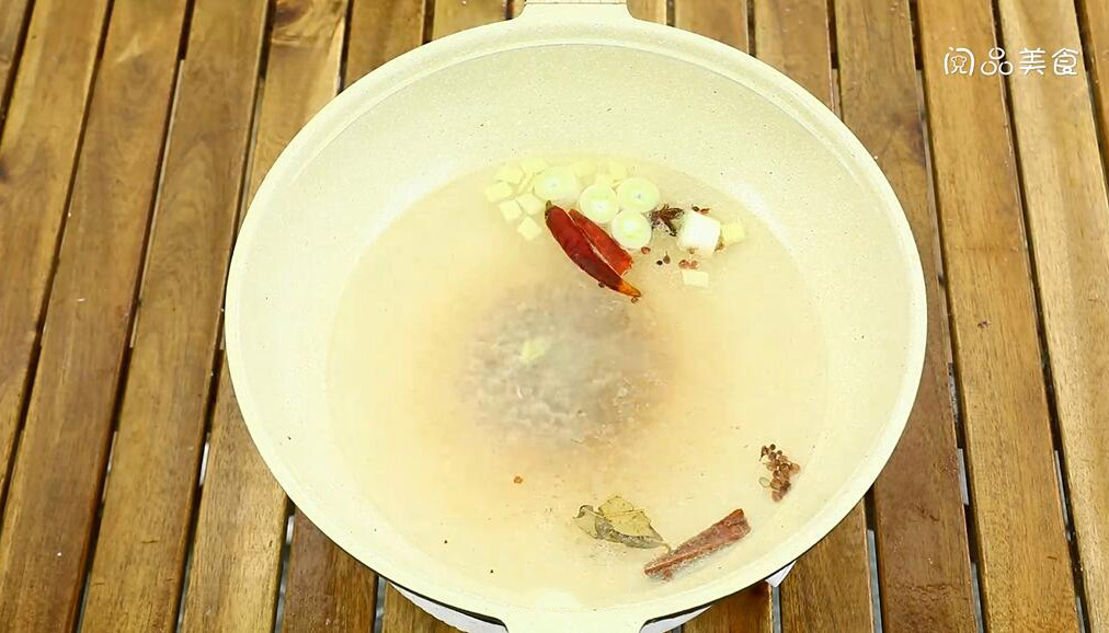 香菇粉皮炖鸡做法步骤：8