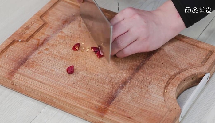 木耳洋葱炒炸豆腐做法步骤：7