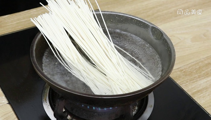 黄瓜凉拌面做法步骤：5