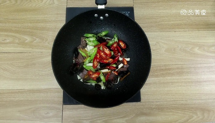 猪血炒豆干做法步骤：21