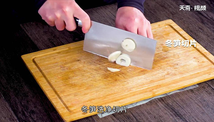 三鲜焖鹌鹑蛋做法步骤：2