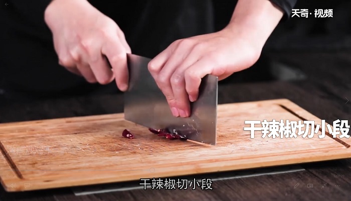 嫩藕炒鸡丁做法步骤：8