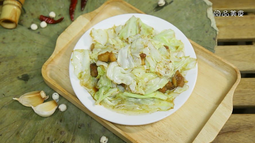 油渣炒包菜做法步骤：3