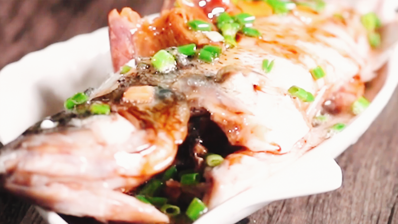 火腿蒸鲈鱼做法步骤：5