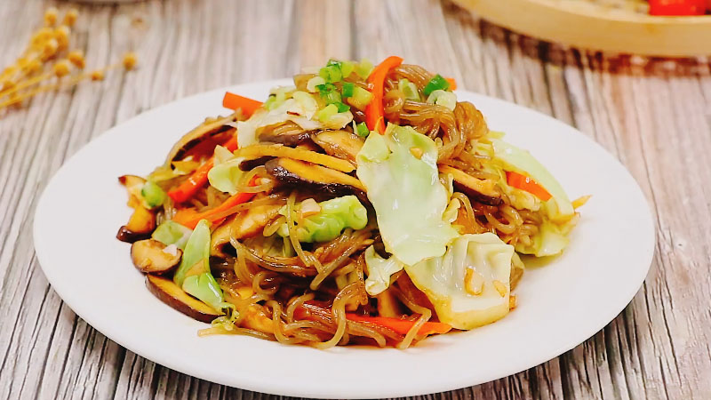 香菇粉条炒甘蓝做法步骤：12