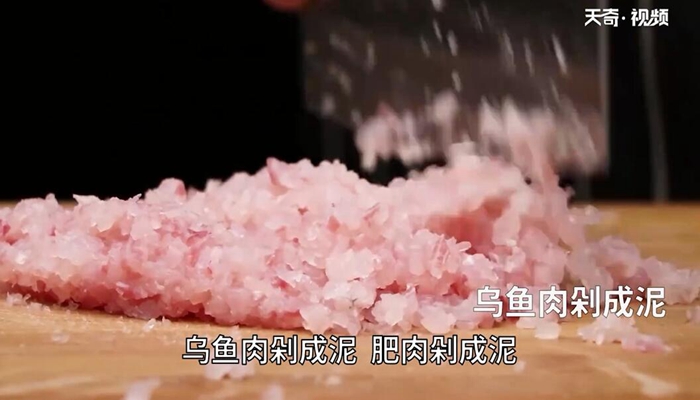 汆乌鱼丸子做法步骤：4