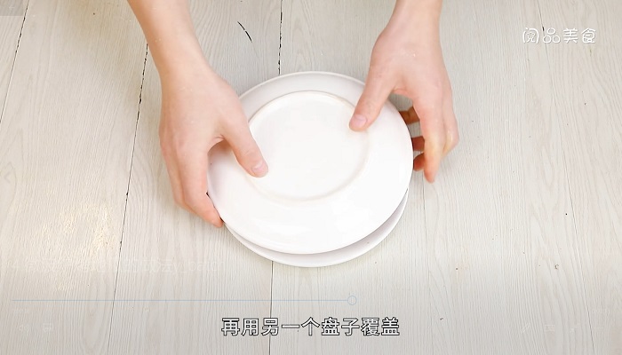 微波炉烤地瓜做法步骤：2