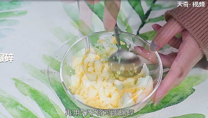 鸡蛋三明治做法步骤：4