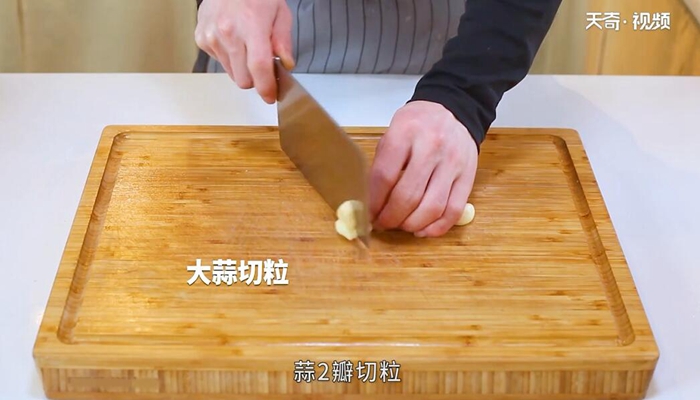 栗子烧排骨做法步骤：3