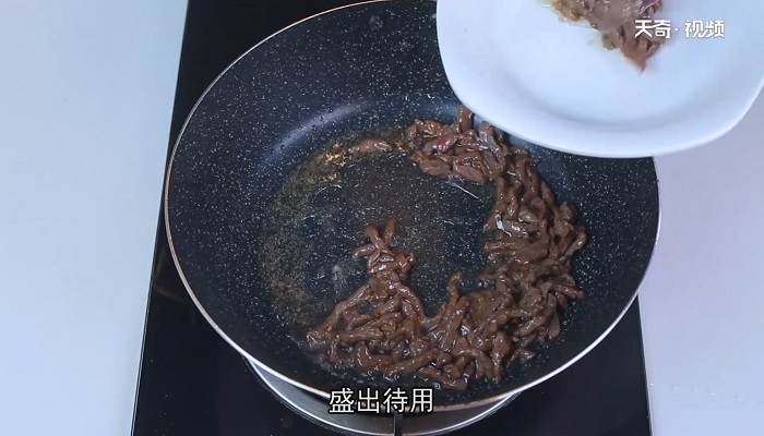 蒜苗炒牛肉做法步骤：7