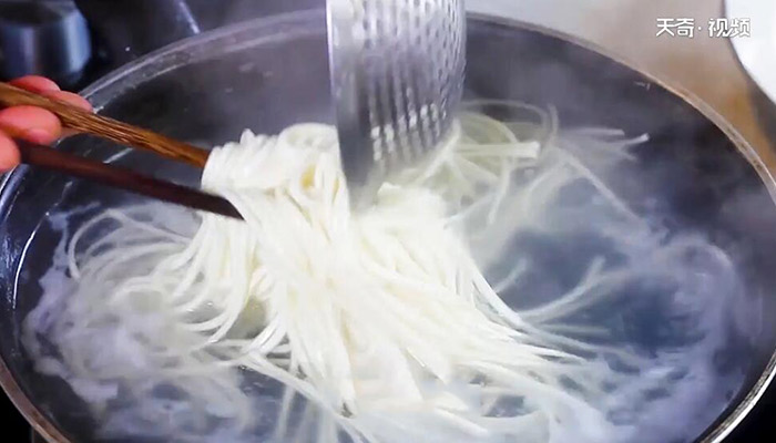 孜然牛肉炒面做法步骤：6