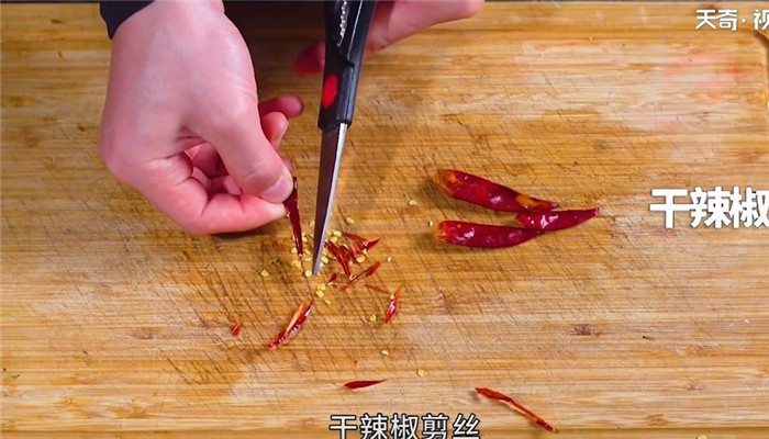 蒜爆鱼做法步骤：3