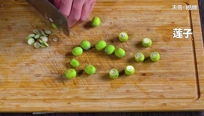 莲子炒藕片做法步骤：3