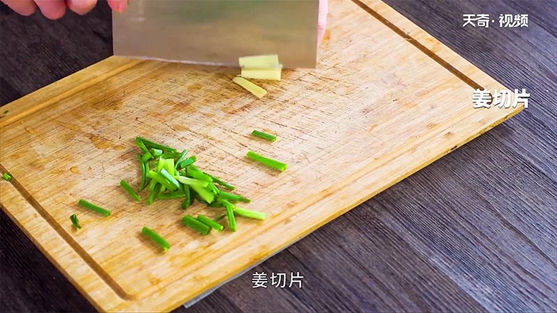 板栗烧鸡做法步骤：4