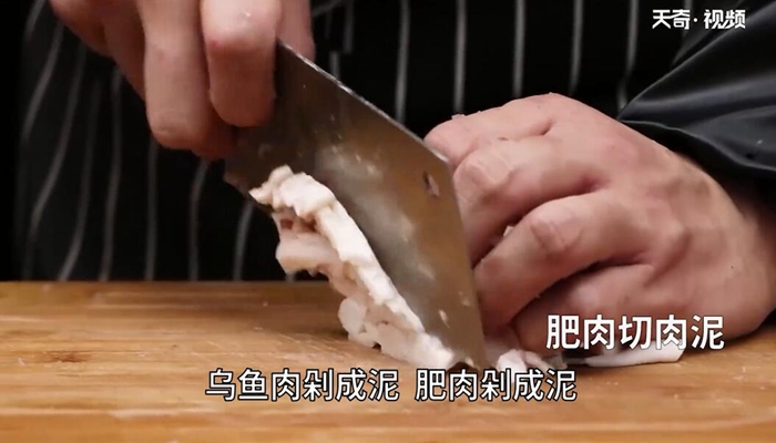 汆乌鱼丸子做法步骤：5