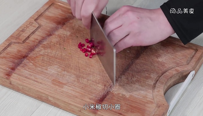 芹菜拌凉菜做法步骤：3