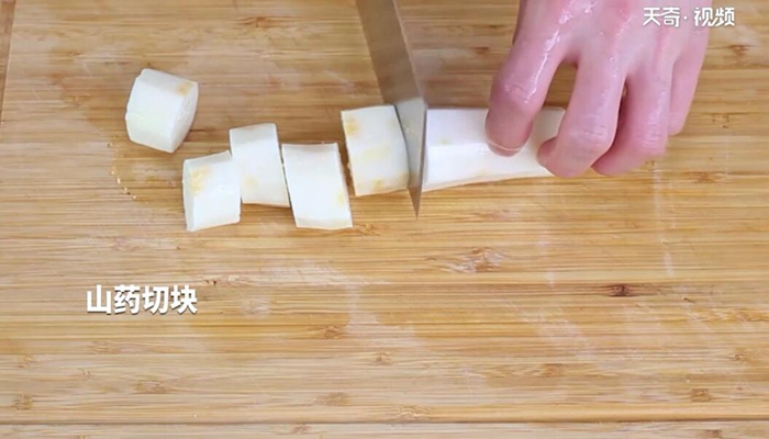 山药炖排骨汤做法步骤：4