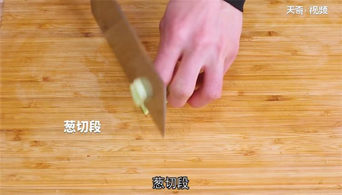 香菇粉皮炖鸡做法步骤：5