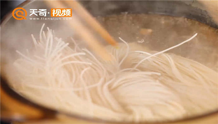 炸酱面做法步骤：13