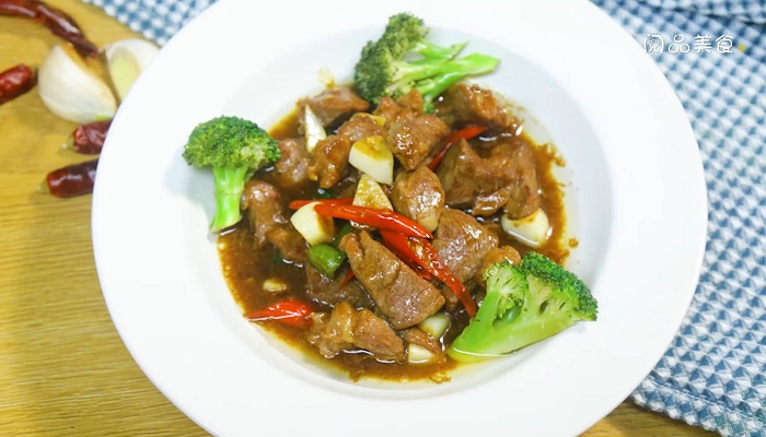 蒜烧牛肉粒做法步骤：7