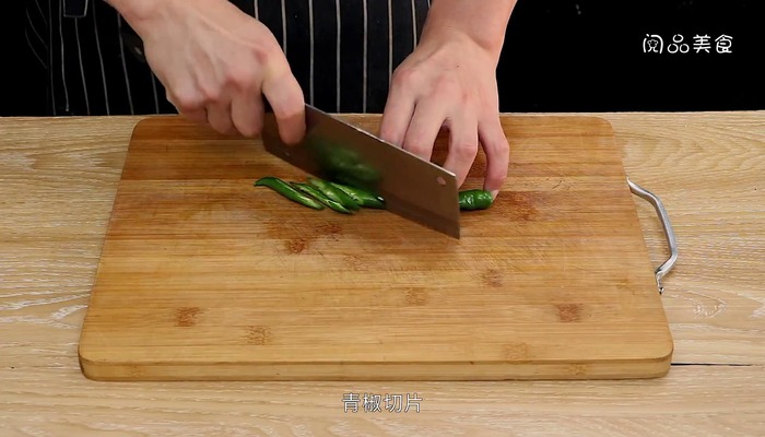 金华火腿炒莴笋鸡腿菇做法步骤：5