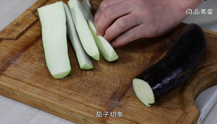 红烧土豆炖茄子做法步骤：3