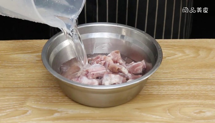 豉汁蒸排骨做法步骤：2