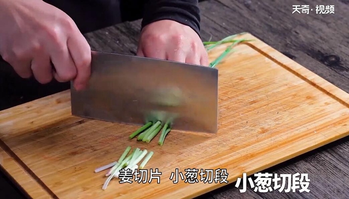 炒梭子蟹做法步骤：4