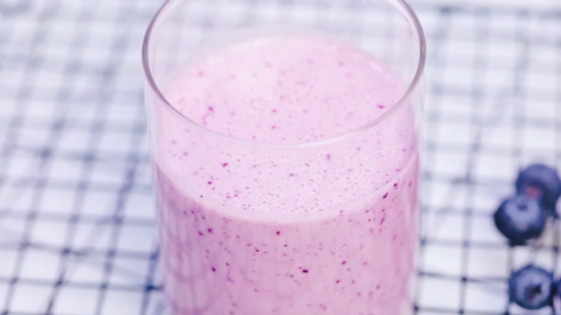 蓝莓代餐奶昔