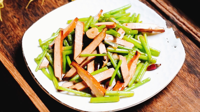 蒿子炒香干做法步骤：9