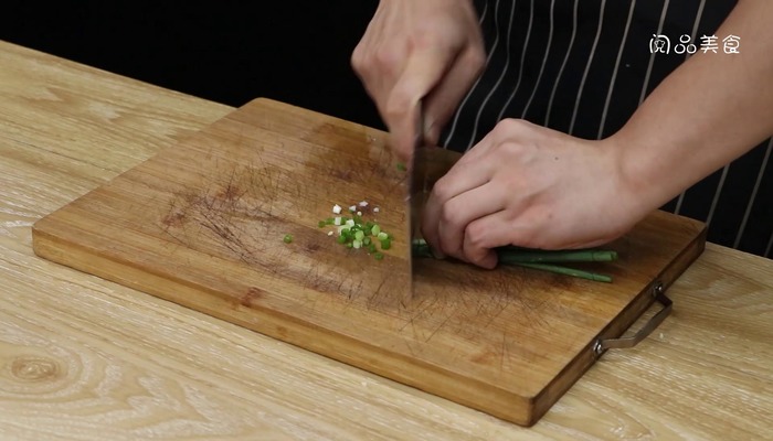 珍珠菇排骨焖饭做法步骤：3