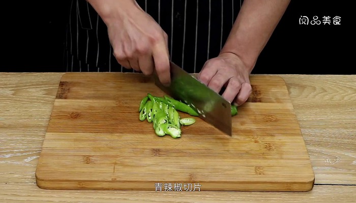 猪血炒豆干做法步骤：10