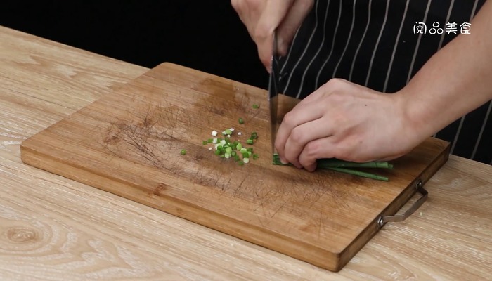 番茄排骨汤做法步骤：4