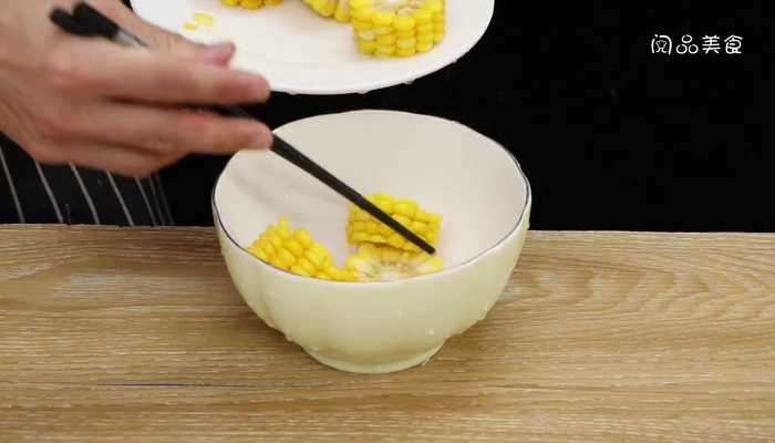 牛奶煮玉米做法步骤：5