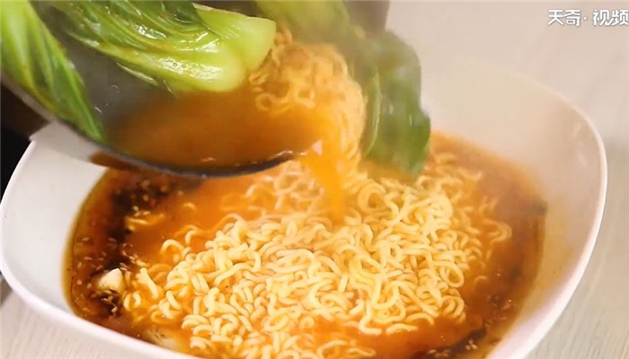 酸汤泡面做法步骤：5