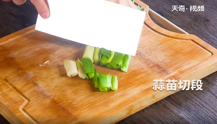 酸笋炒牛肉做法步骤：2