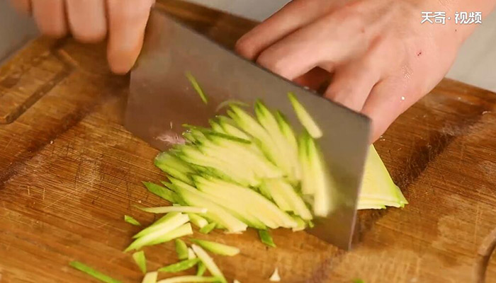 西葫芦鸡胸饼做法步骤：3