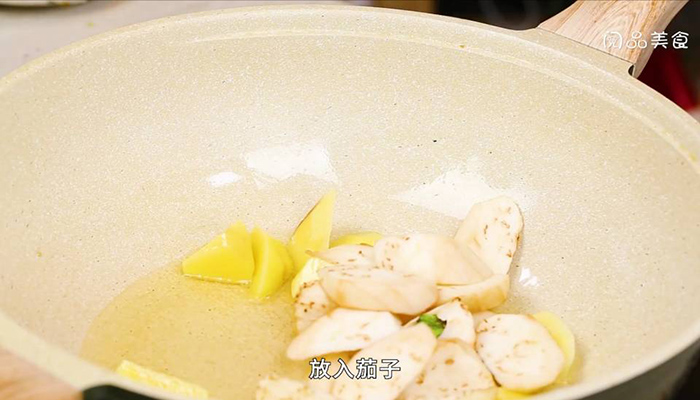 土豆茄子炖豆腐做法步骤：7