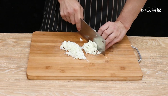 烤羊肉串做法步骤：4