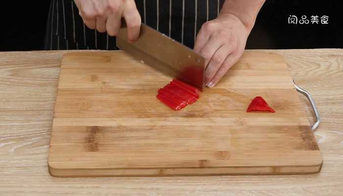 西葫芦炒麻花做法步骤：5