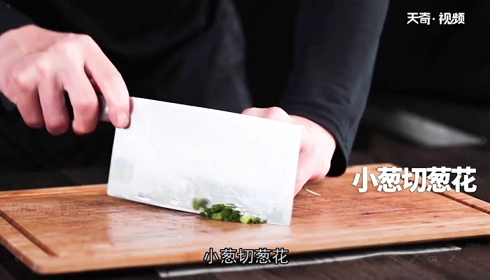 嫩藕炒鸡丁做法步骤：5