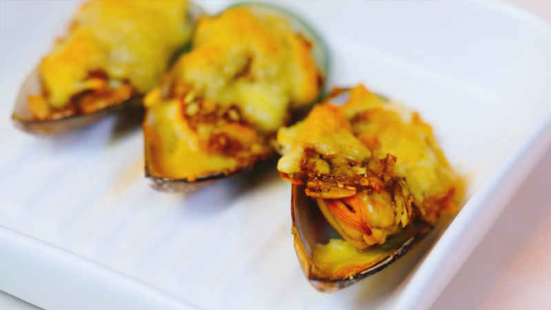 芝士蒜蓉烤青口做法步骤：7